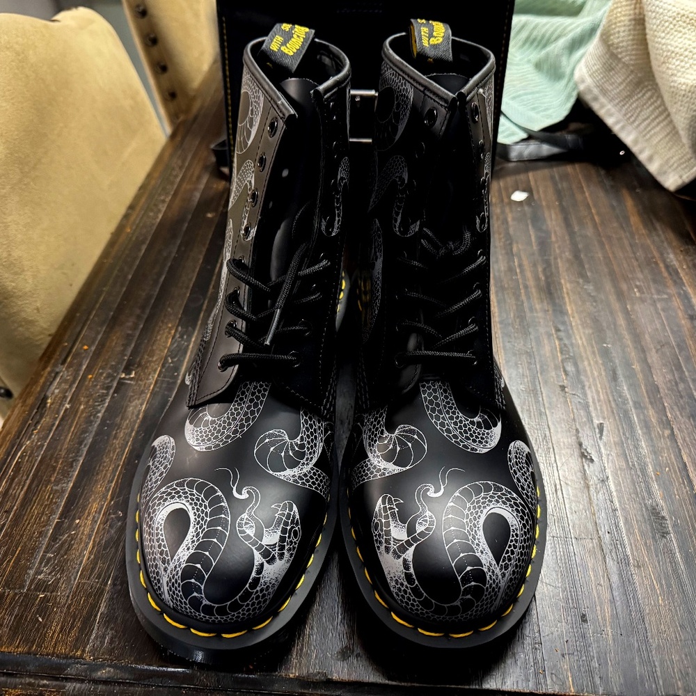 Dr. Martens 1460 Men’s Sz 10 Black Wild Serpent Smooth Leather New